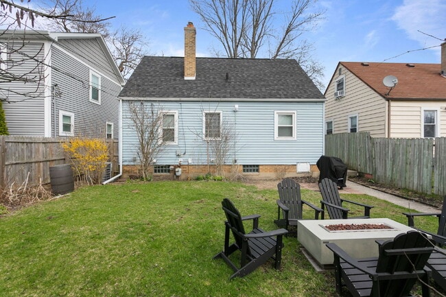 Building Photo - 410 W Angela Blvd