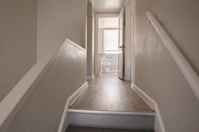 Building Photo - 331 Sandhurst Dr