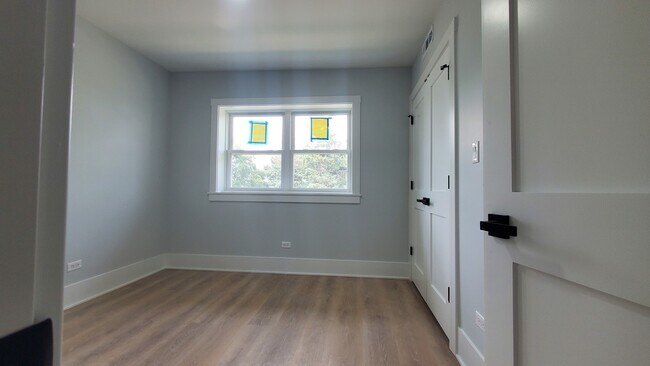 Building Photo - 2031 N 18th Ave