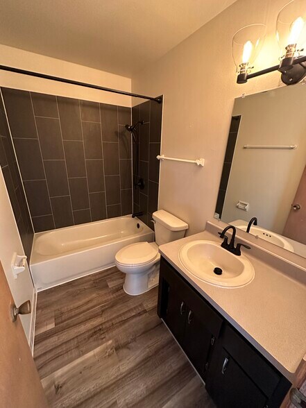 Building Photo - 214 S River St