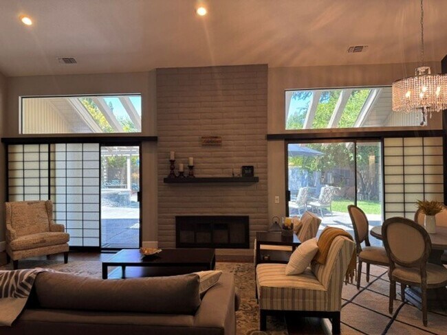 Building Photo - Gorgeous 3-Bedroom House in Gold River wit...