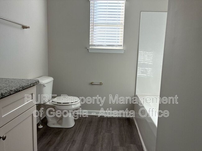 Building Photo - 305 Nutwood Trce