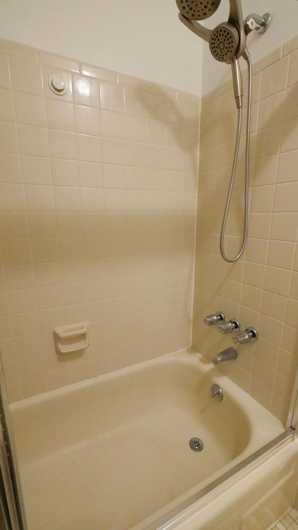 Building Photo - End Unit Townhouse with Full Basement 2BR ...