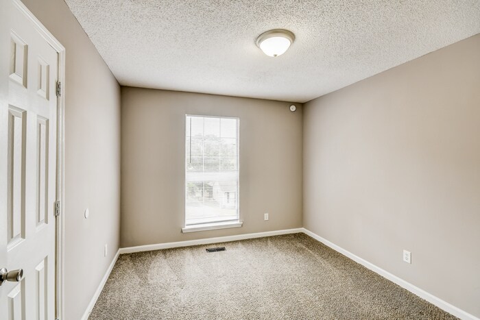 Building Photo - 1917 Pebble Lake Cir