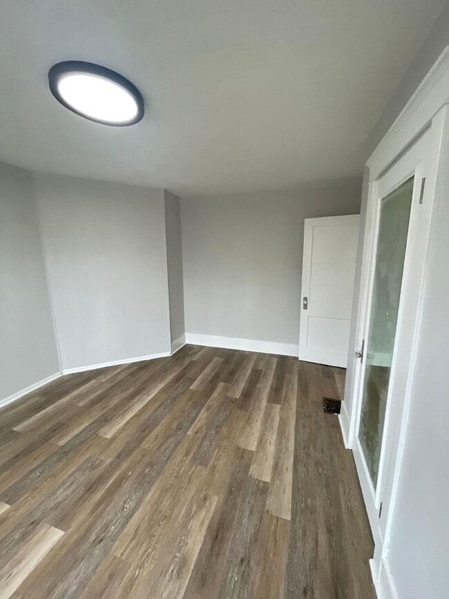 Building Photo - Completely renovated 4 bed 1 bath home near Kennywood Park!