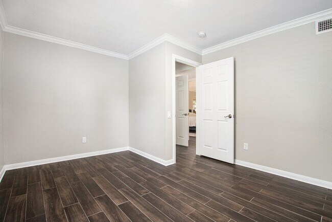 Building Photo - 1880 White Oak Dr