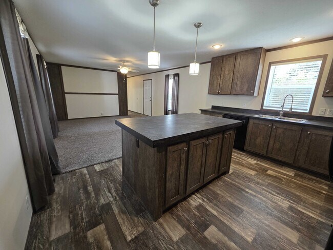 Building Photo - 3648 Chestnut St