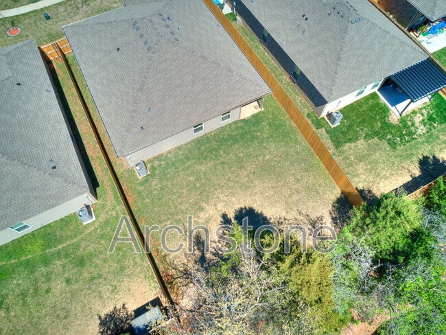 Building Photo - 1308 Dustin Dr