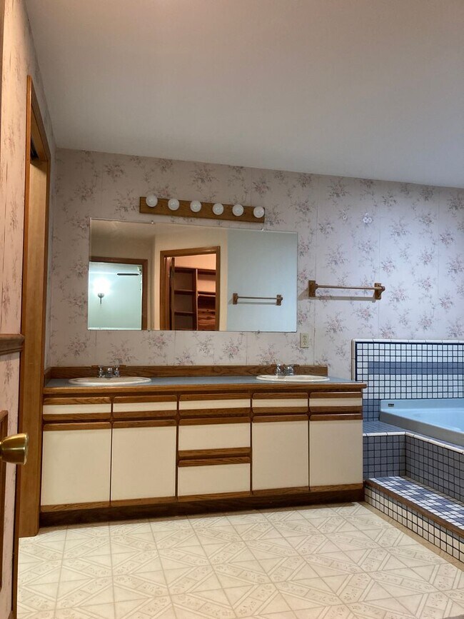 Building Photo - Single level Home in Newberg