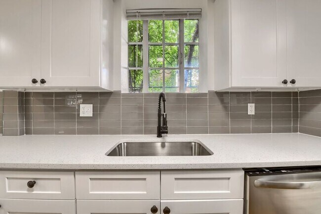 Building Photo - 2233 Kearney St