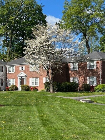 Building Photo - 70 Mercury Ct