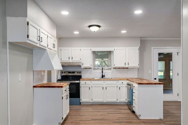 Building Photo - 972 N Boston Ln