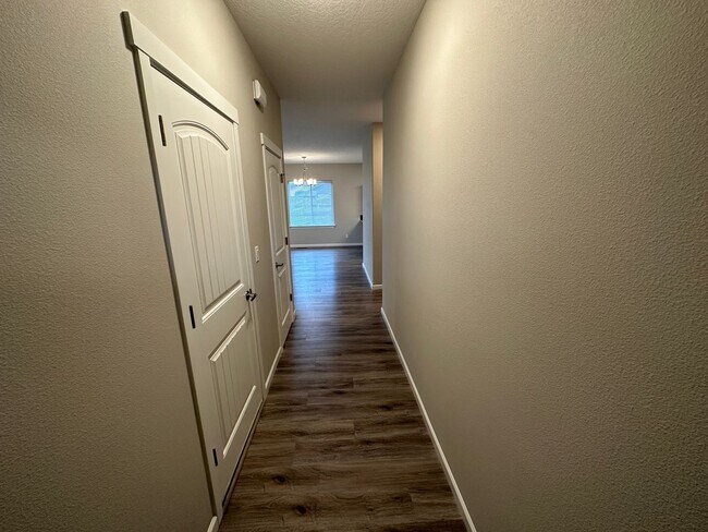 Building Photo - 553