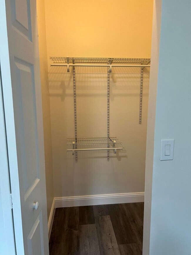 Building Photo - 5076 SW 38th Way