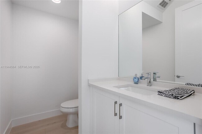 Building Photo - 8525 Crystal Downs Ave