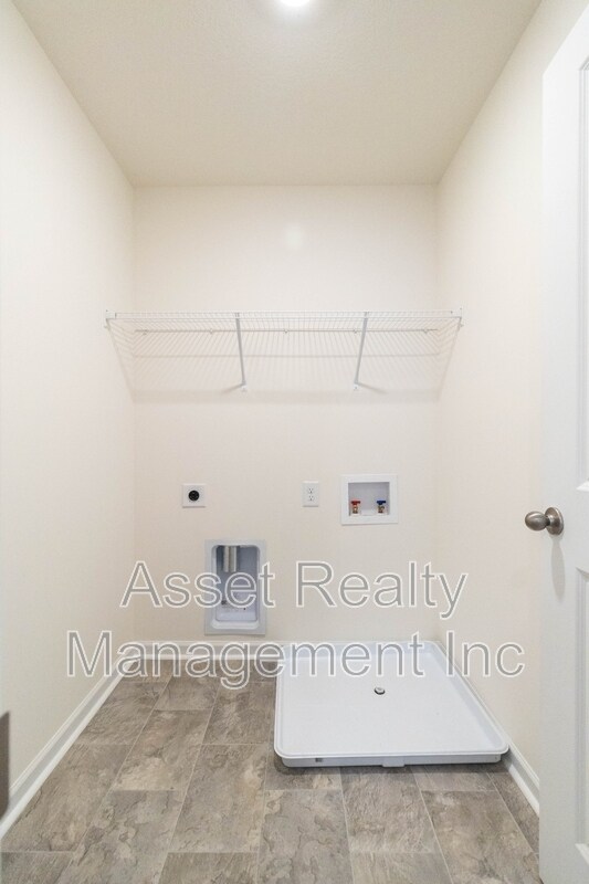 Building Photo - 2076 Southwood Cir