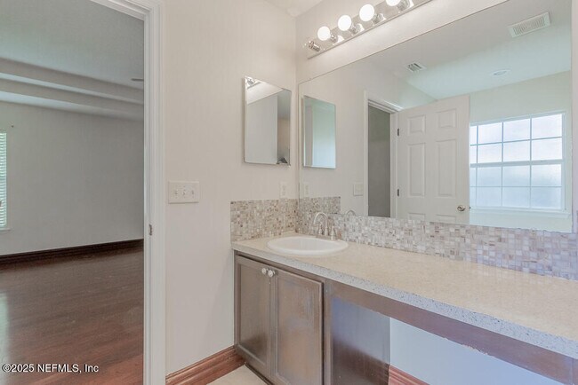 Building Photo - 8985 Redtail Dr