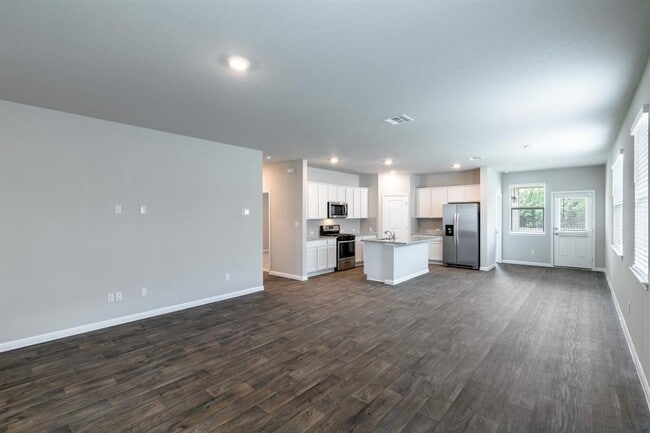 Building Photo - 703 Bluffview Dr.