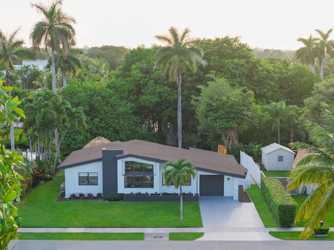 Building Photo - 20140 NE 25th Ct