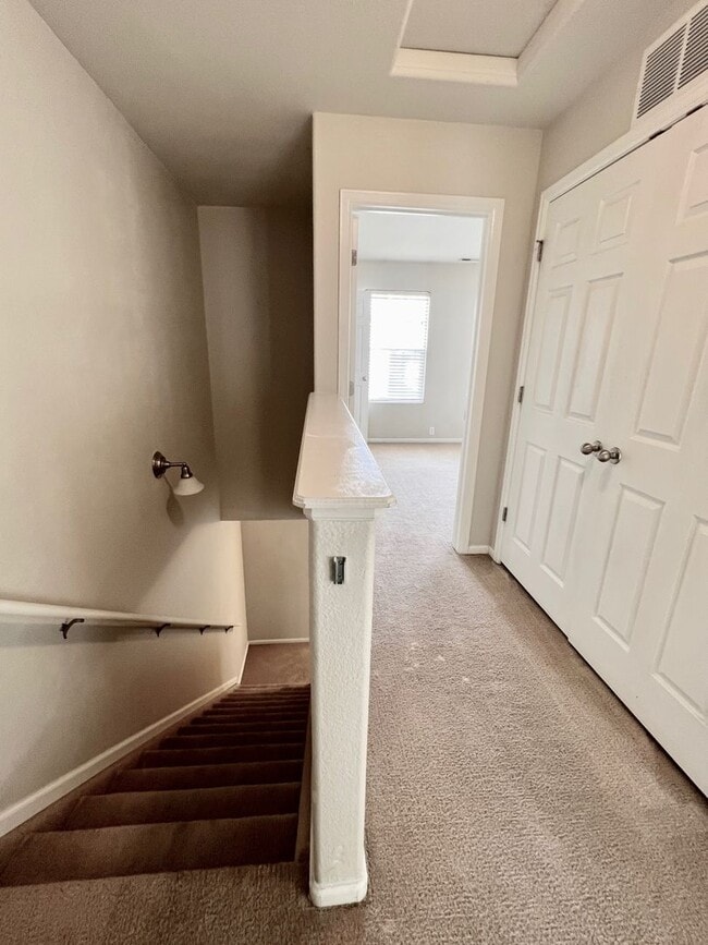 Building Photo - Spacious 2 Bed/2/5 Bath Townhome at The Bluffs at Spring Creek