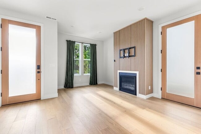 Building Photo - 8216 N Hurst Ave