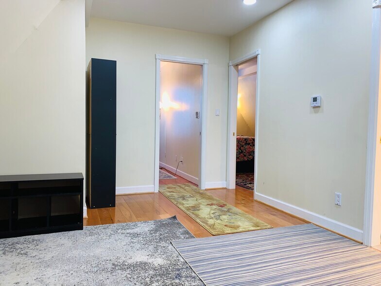 Building Photo - 20 Reichold Rd