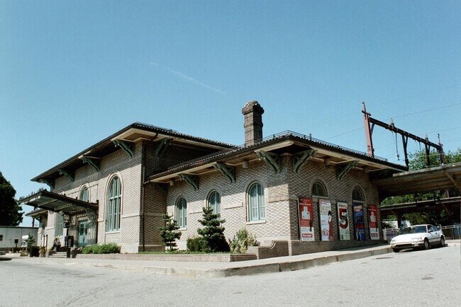 Building Photo - 70 Ridgedale Ave