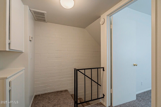 Building Photo - 1023 N 84th Pl