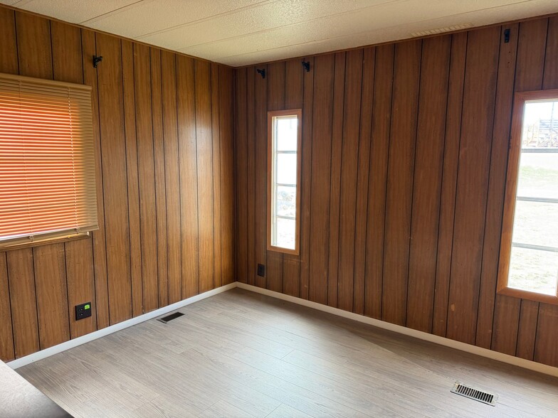 Building Photo - 227 4th St N