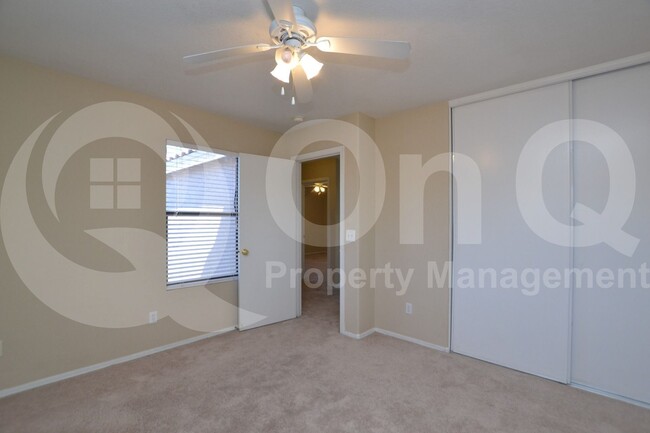 Building Photo - 699 E Springfield Pl