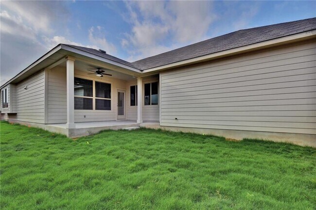 Building Photo - 453 Star Thistle St