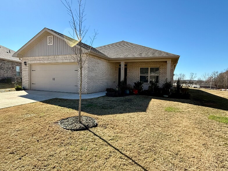 Building Photo - 160 High Leaf Dr