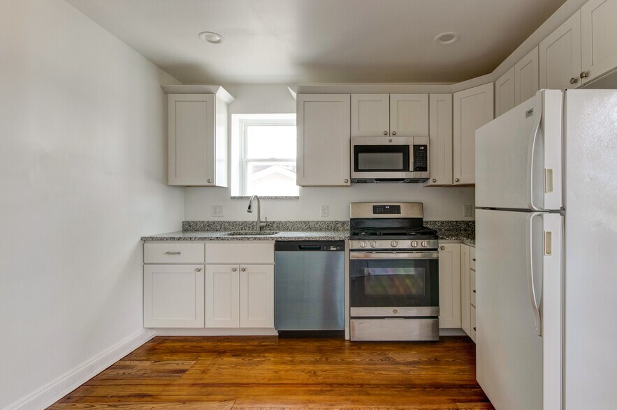 Building Photo - 4021 Dover Pl