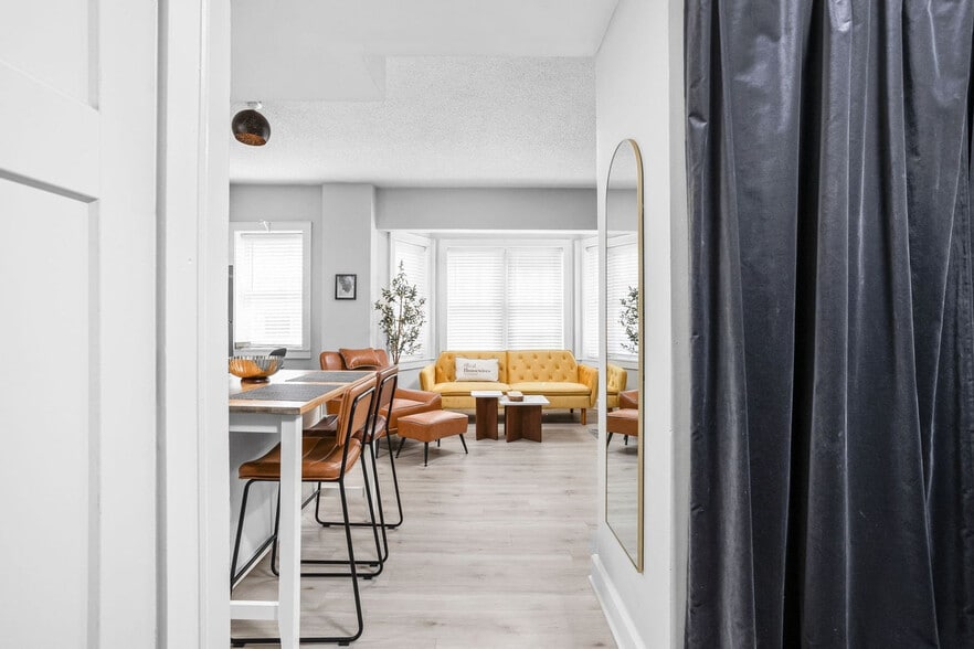 Building Photo - 230 E 9th St