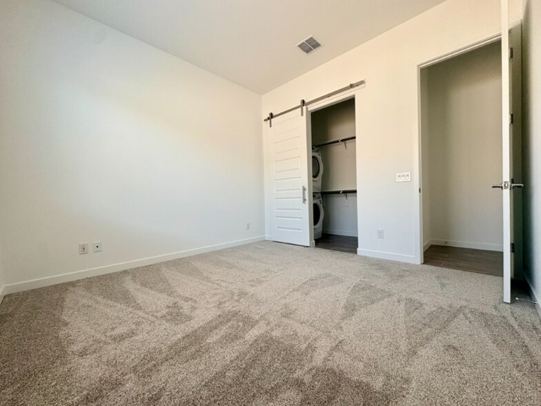 Building Photo - 456 S Jacana Ln