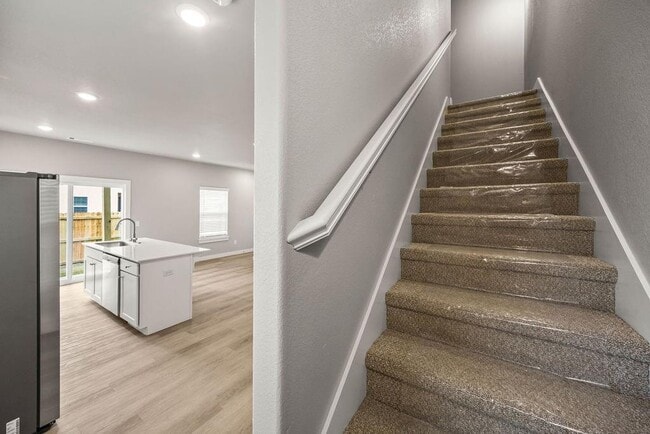 Building Photo - 1903-1 SW Poigai Wy