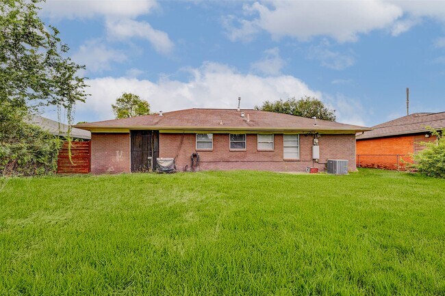 Building Photo - 230 Bizerte St