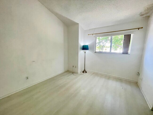 Building Photo - 3445 NW 44th St