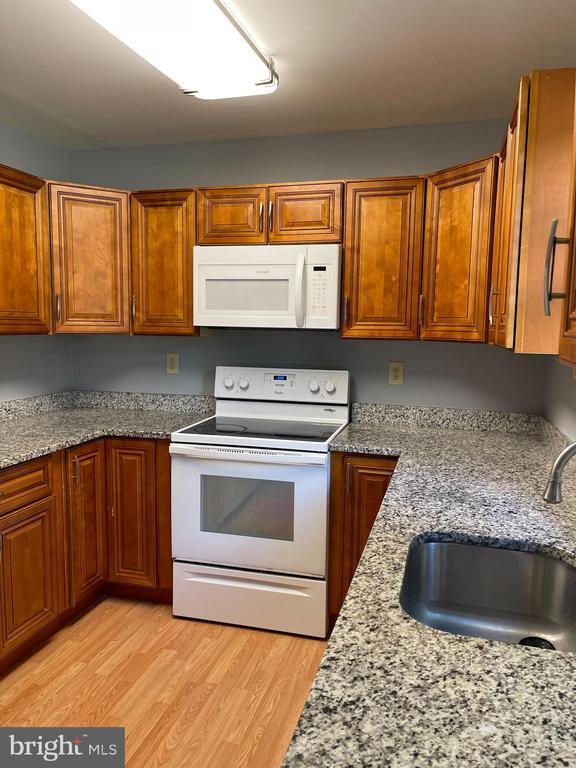 Building Photo - 13928 Mustang Hill Ln