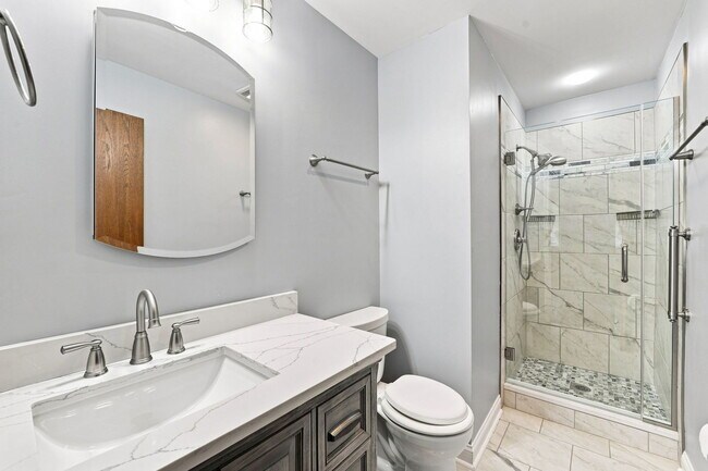 Building Photo - 981 West Ct