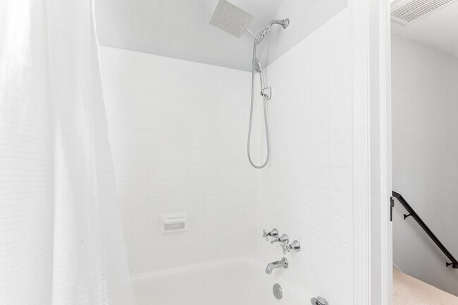 Building Photo - Fully Furnished Mid-Term Rental with Utilities Included!!