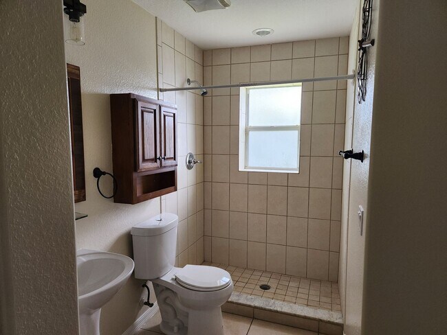 Building Photo - 3215 1st St SW