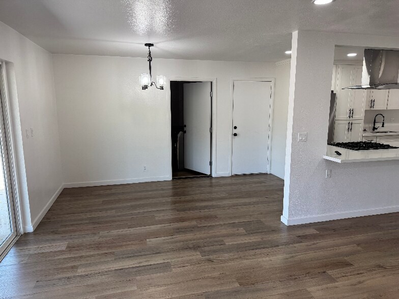 Building Photo - 3343 N 6th Ave