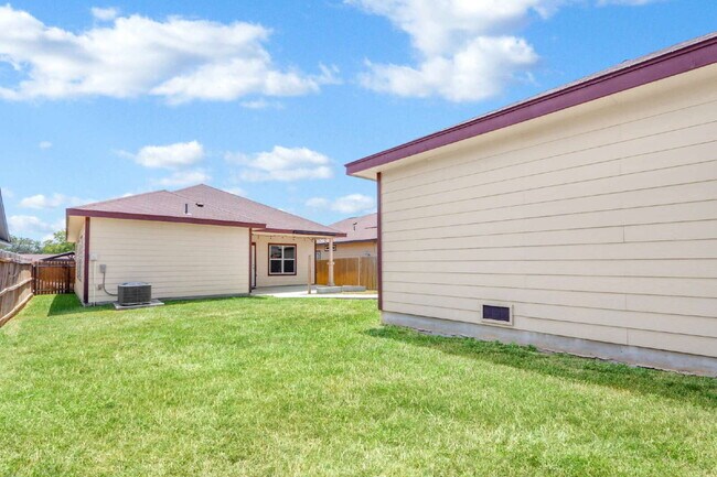 Building Photo - 5983 Midcrown Dr