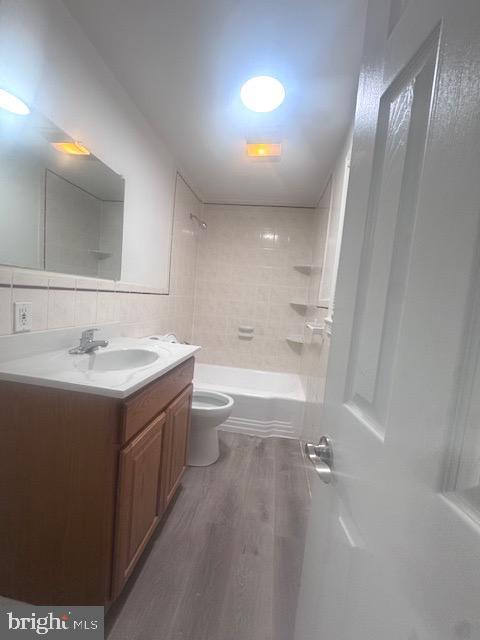 Building Photo - 5031 Huron St