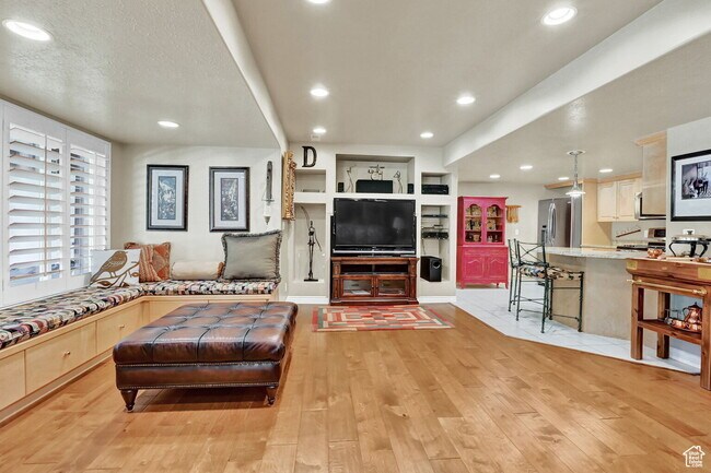 Building Photo - "Charming 3-Bed Oasis with Granite Touch & Hardwood Elegance in Ogden – 2480 Sq. Ft. of Comfort!"