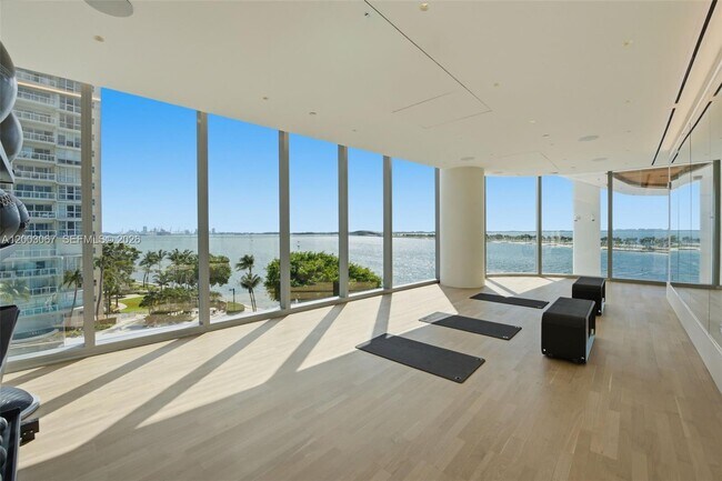 Building Photo - 175 SE 25th Rd