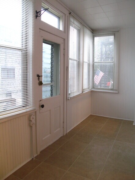 Building Photo - 205 W 29th St
