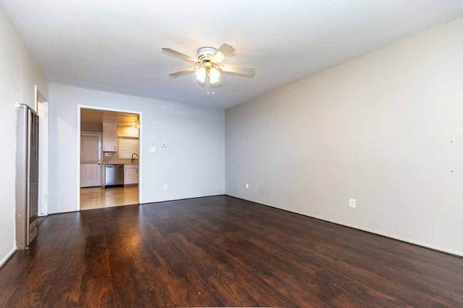 Building Photo - 877 Rose Ave
