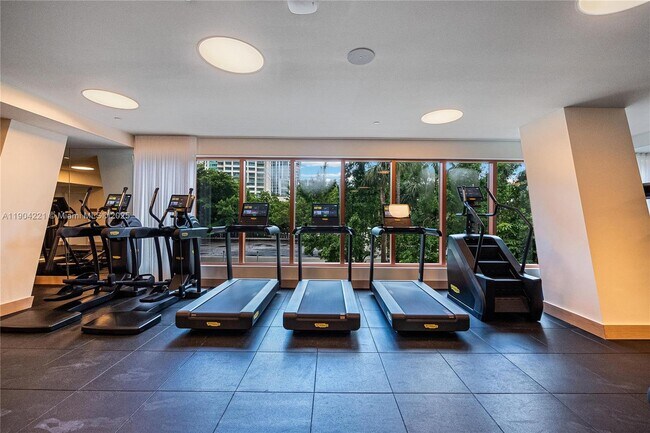 Building Photo - 2678 Tigertail Ave